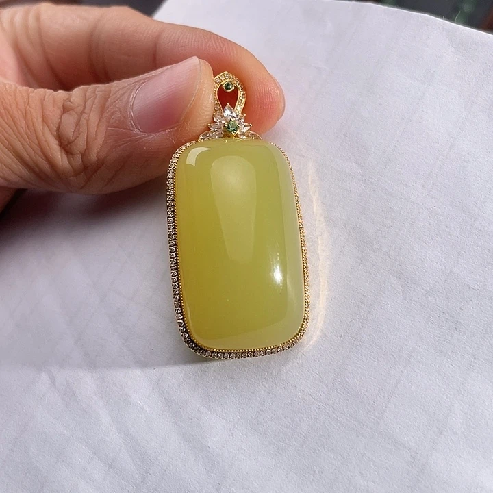 和田玉18K金镶嵌颈饰