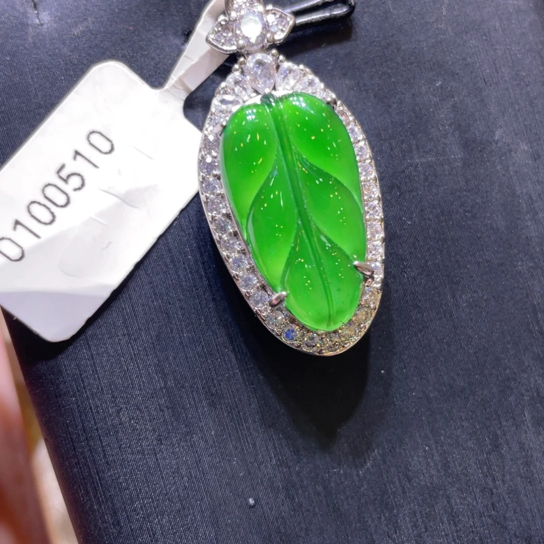 翡翠未镶嵌颈饰吊坠