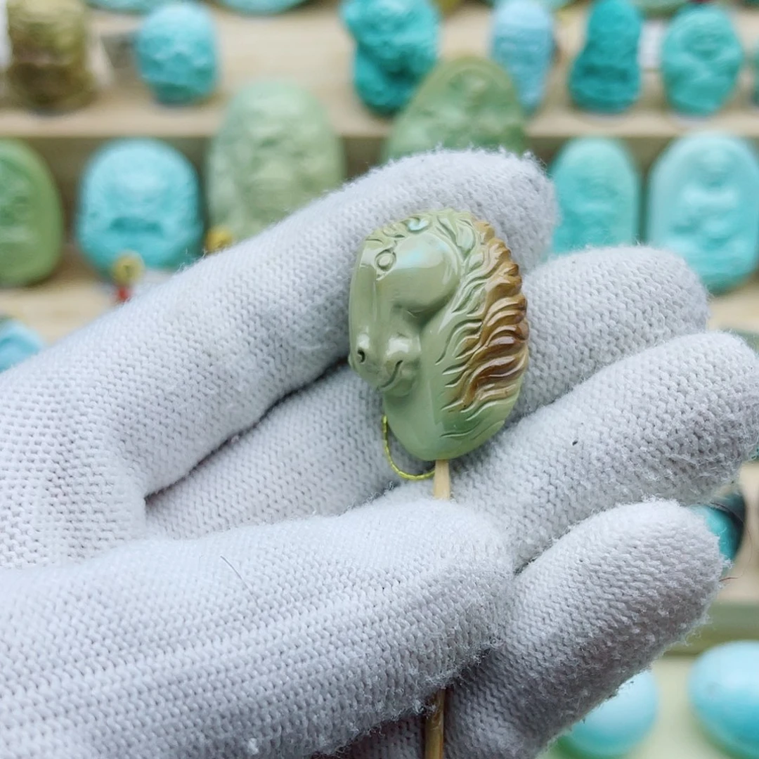 绿松石未镶嵌珠宝奇石