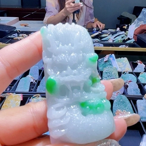 颈饰未镶嵌翡翠一个