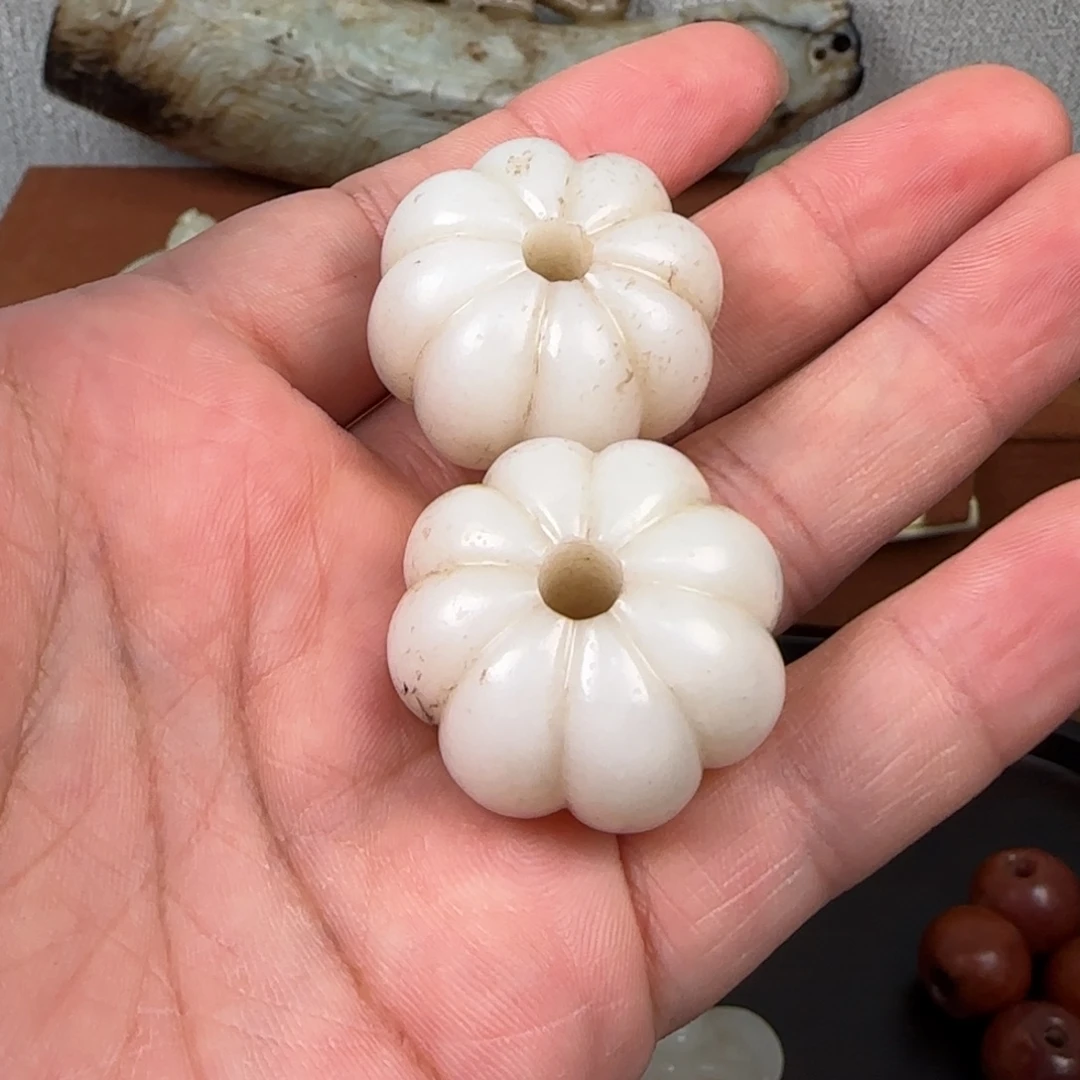 种***司非常精美的脖挂件