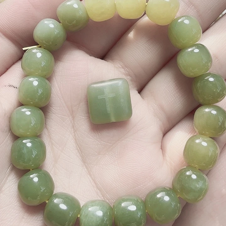 和田玉手串未镶嵌晨****?