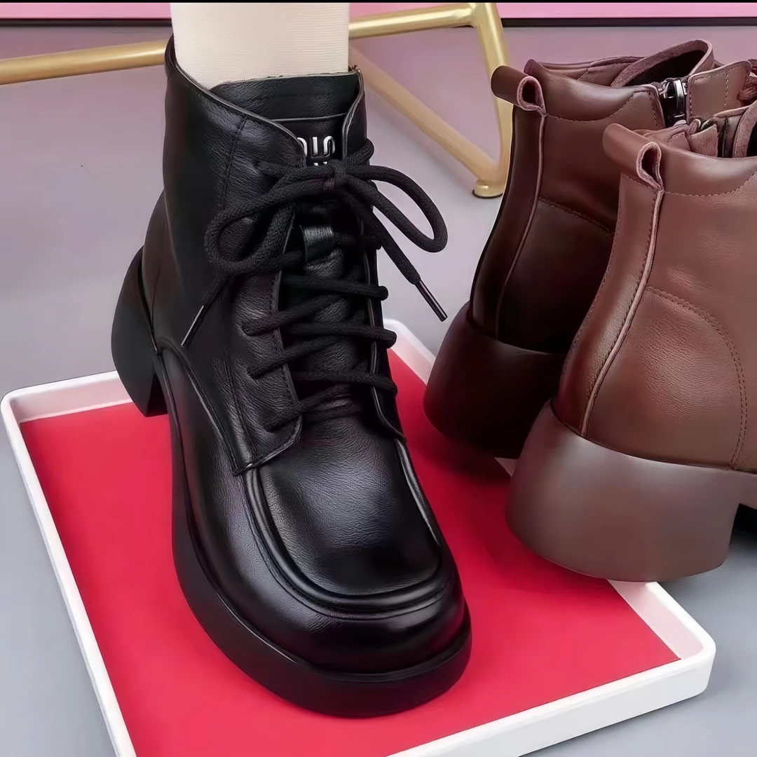 2025秋冬新款真皮短靴粗跟黑色皮鞋软底软面英伦风烟筒靴