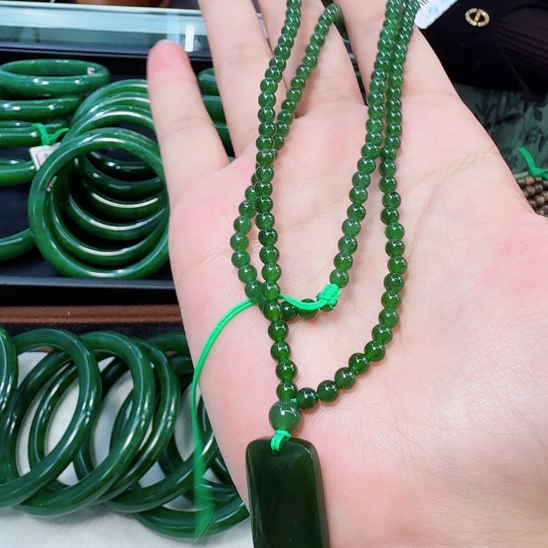 和田玉（碧玉）无事牌款 小米珠卡4未镶嵌