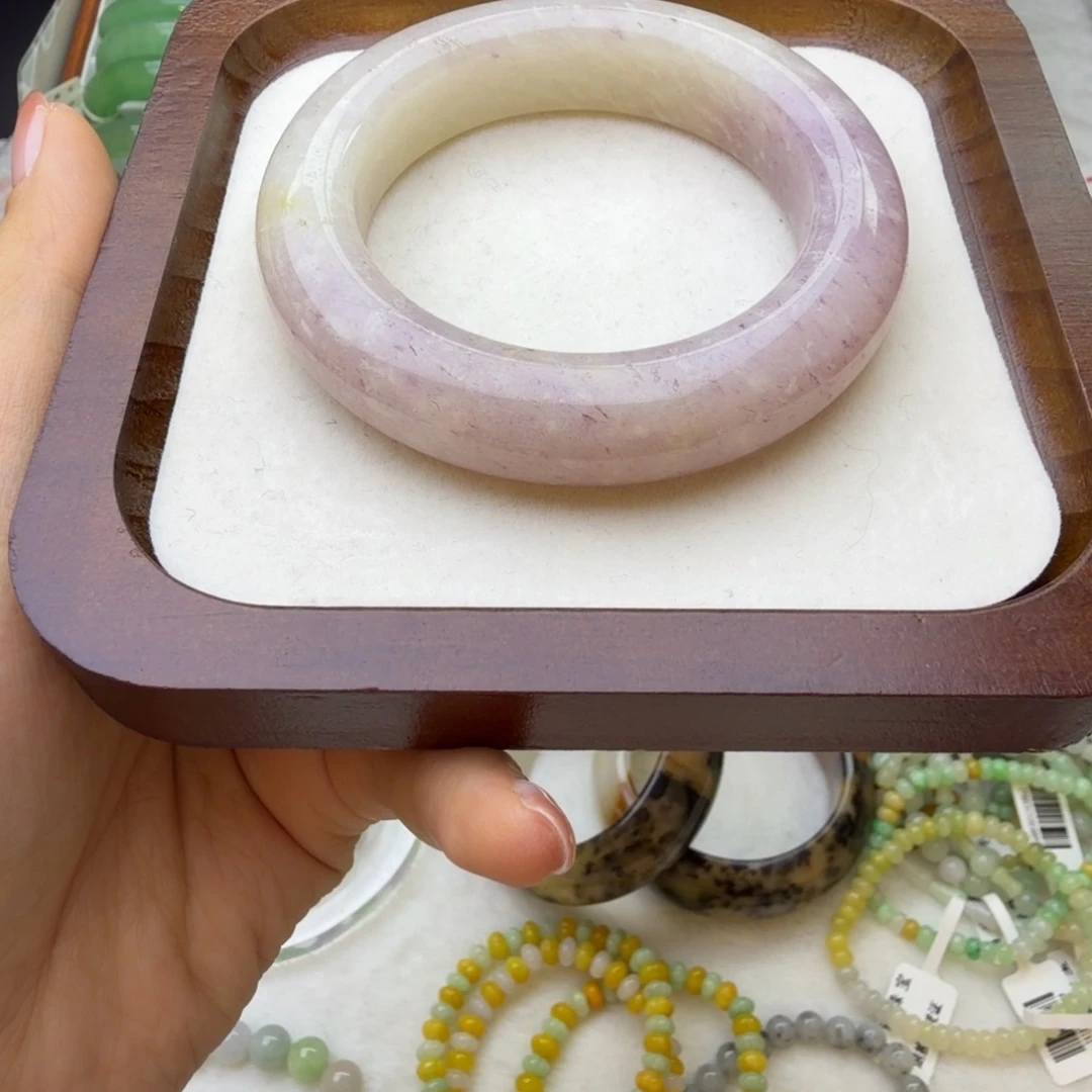 甜***.石英质玉（佘太翠）未镶嵌手镯