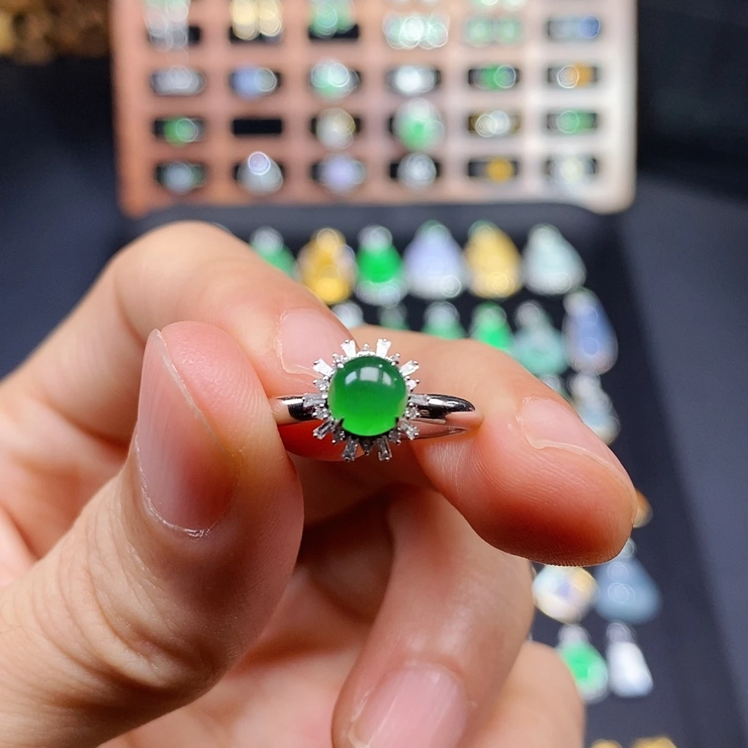 翡翠18K金镶嵌戒指蛋面