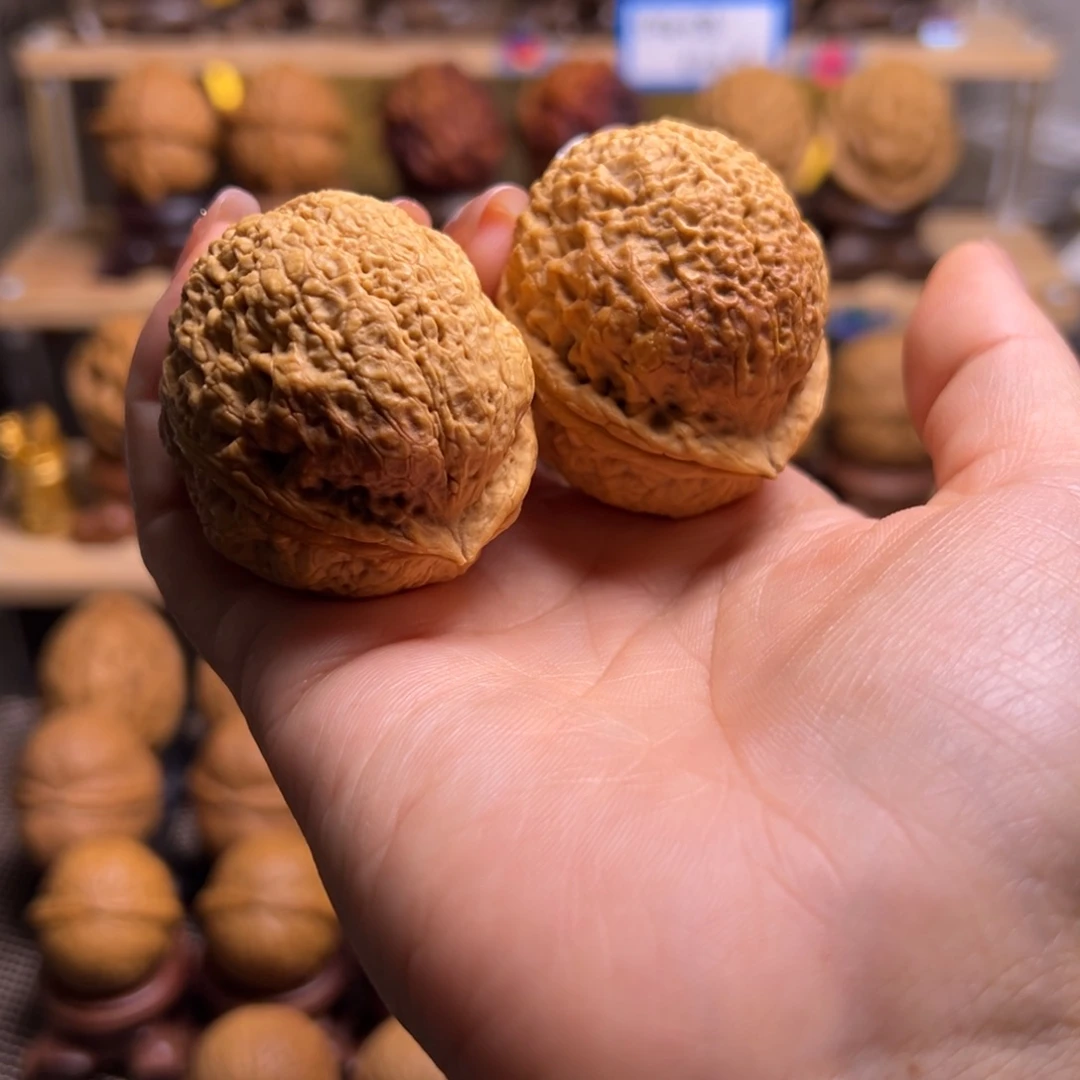 桃核把件鱼子纹绣球H2、43……