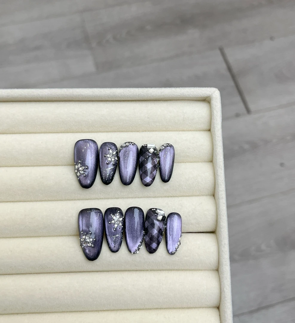 【紫梦星河】珍珍手工穿戴甲小众设计款紫色爆闪猫眼格纹雪花钻美甲