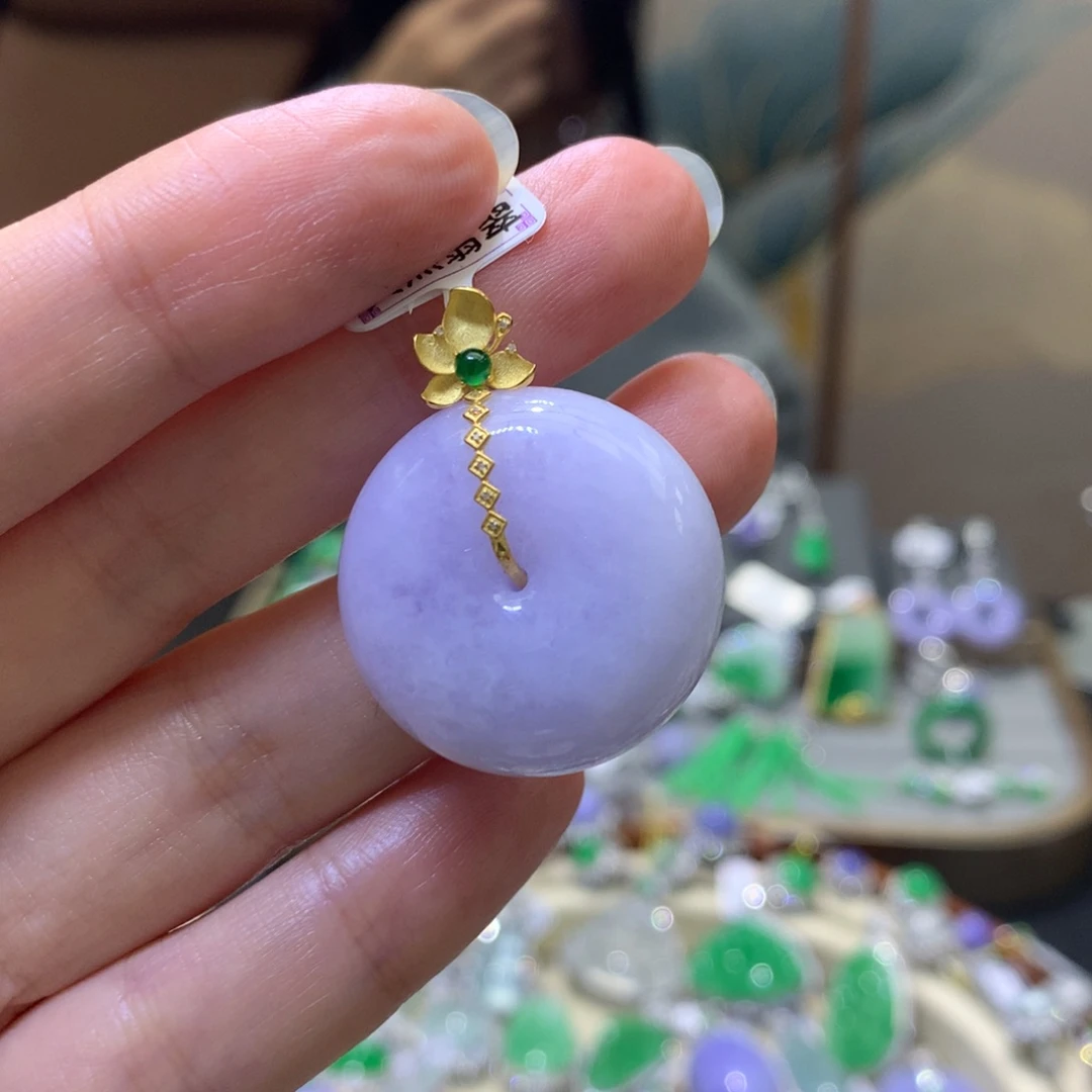 颈饰18K金镶嵌翡翠