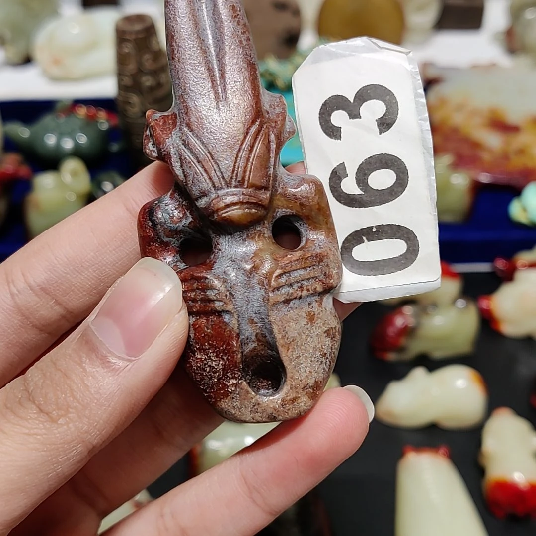 透闪石质玉未镶嵌颈饰