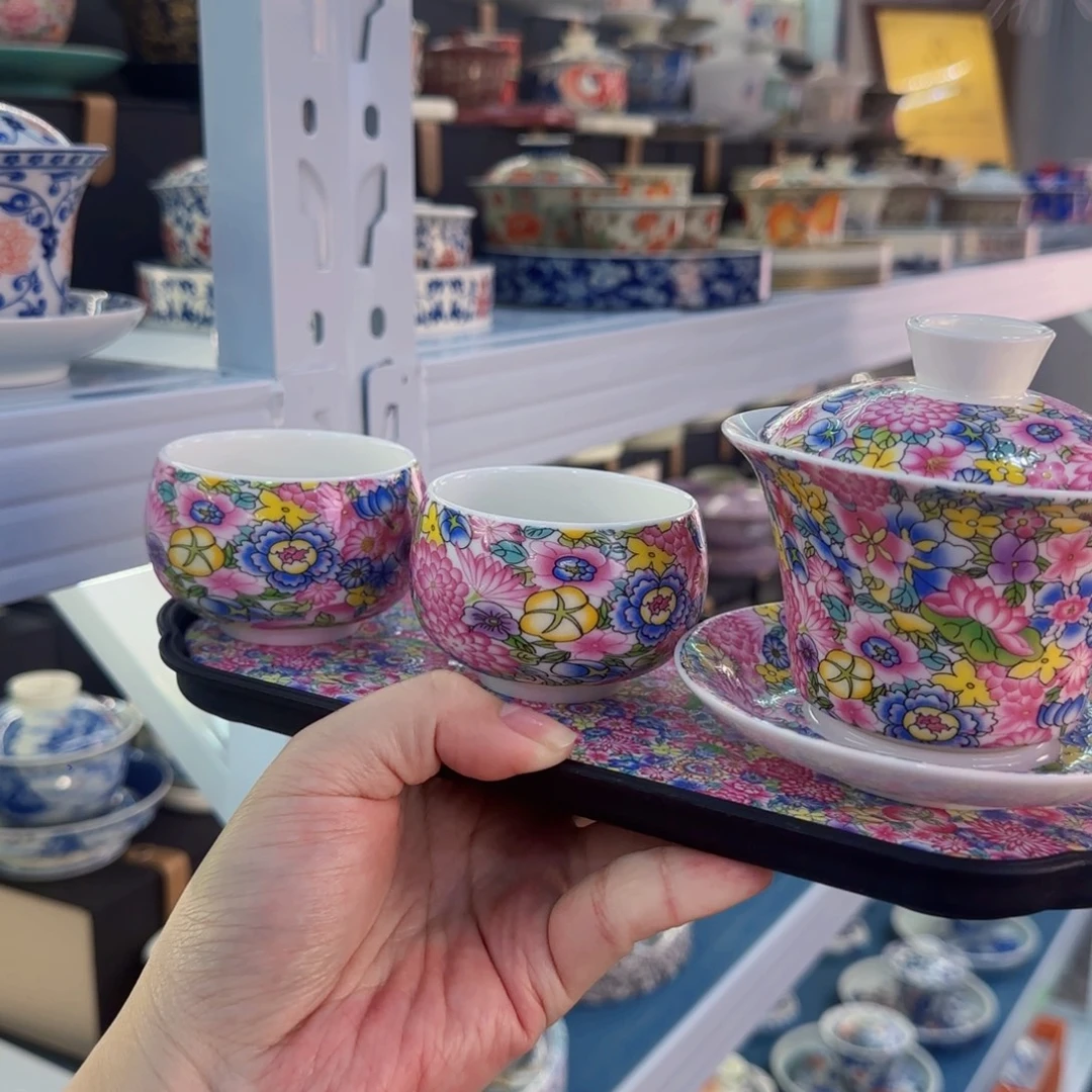 瓷片盖碗很精致很好看