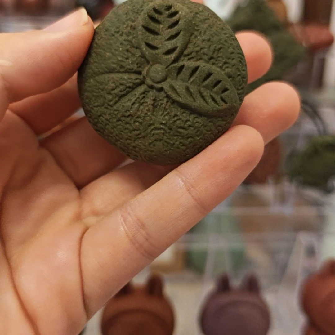 泥塑微瑕福利香牌一个