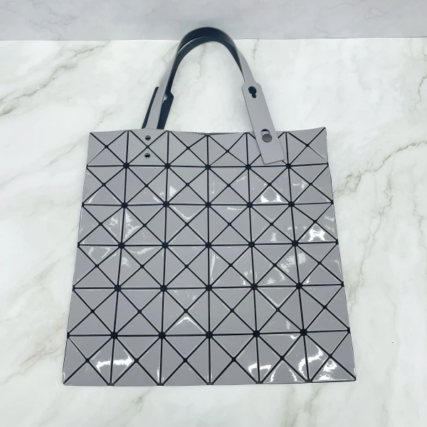 95新/三宅一生/市场价20000/包包/250223RN0021