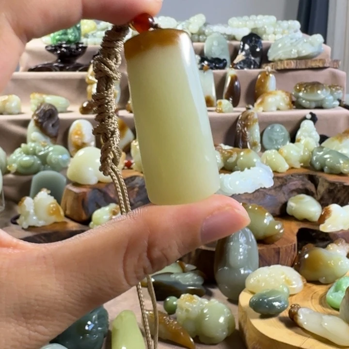和田玉(糖玉)未镶嵌颈饰