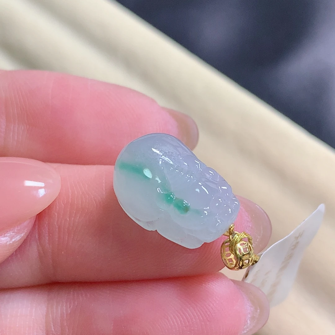 翡翠18K金镶嵌颈饰貔貅