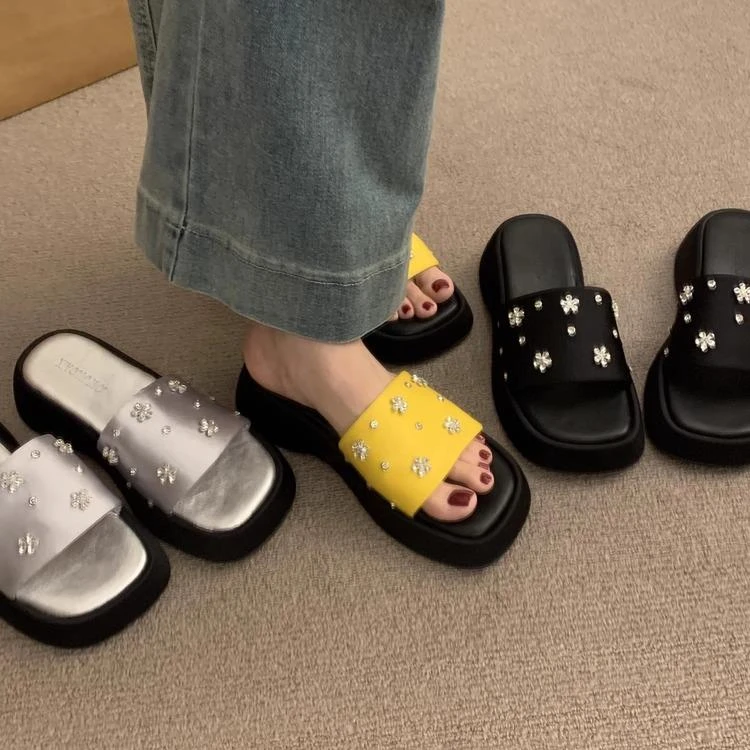 增高厚底小个子一字拖鞋女夏季外穿新款气质百搭水钻露趾凉拖