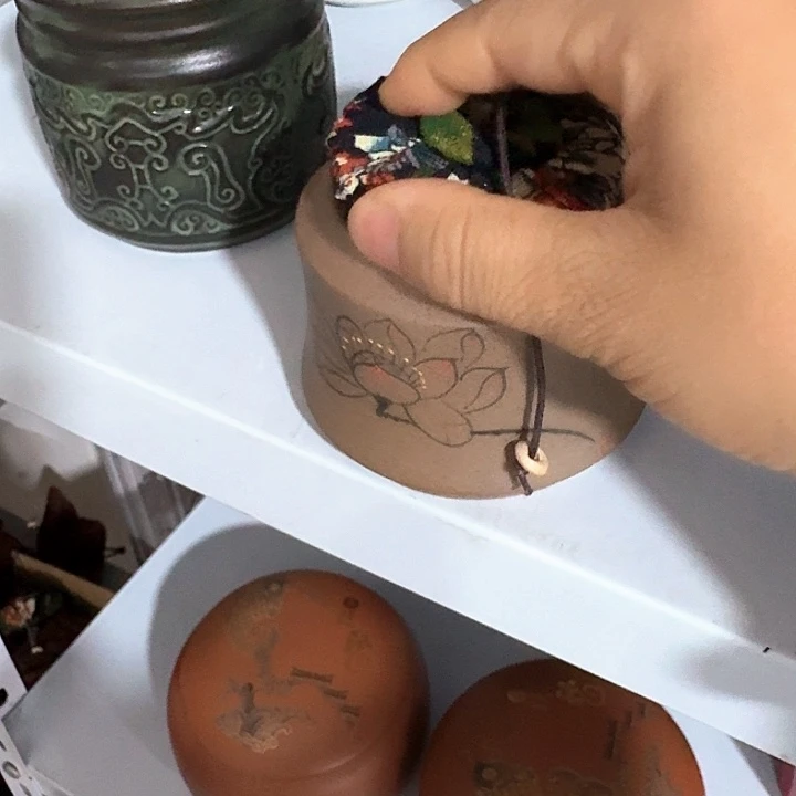 主人杯一个,瓷。品茗^_^
