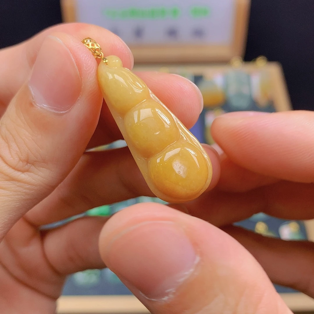翡翠18K金镶嵌颈饰翡翠