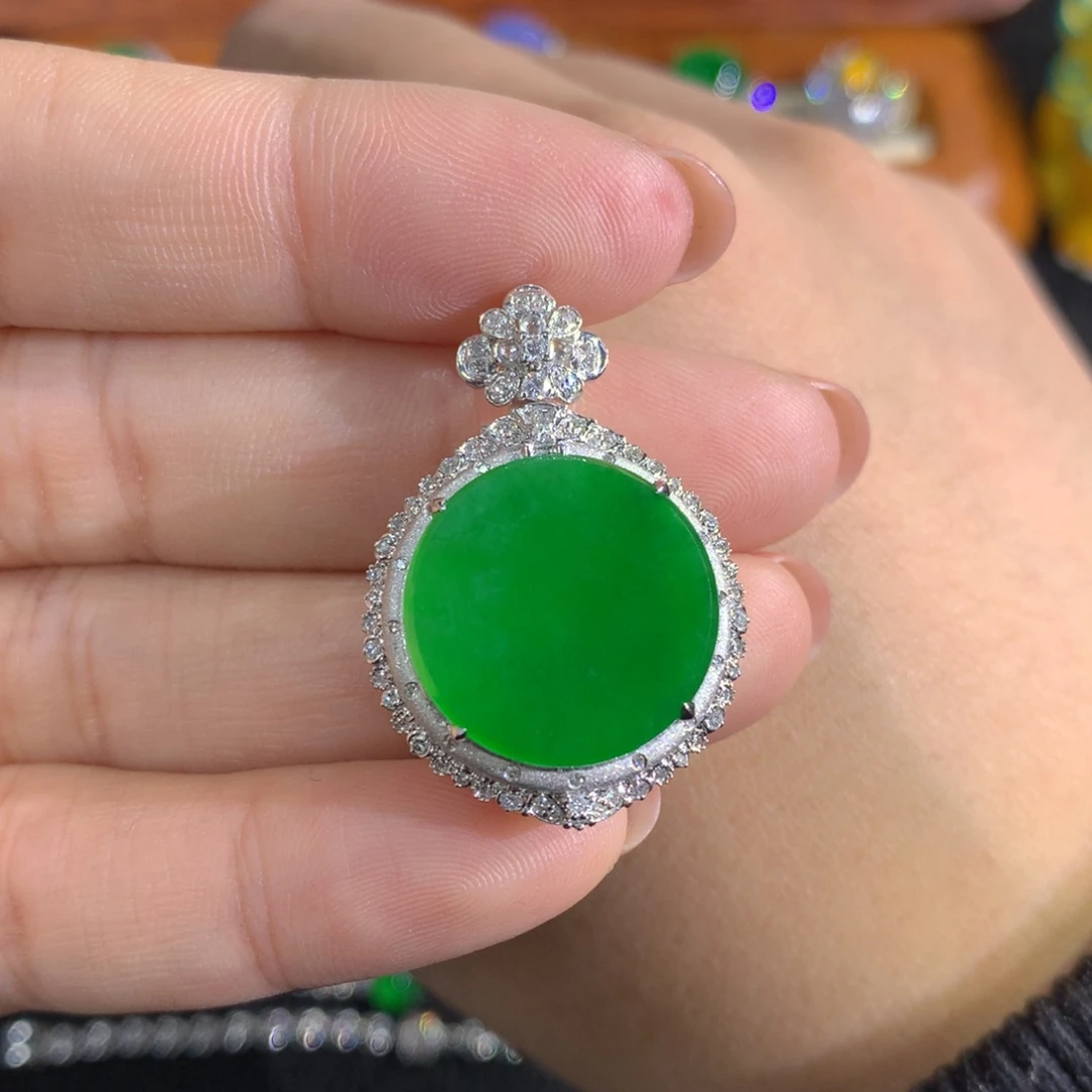 翡翠18K金镶嵌颈饰