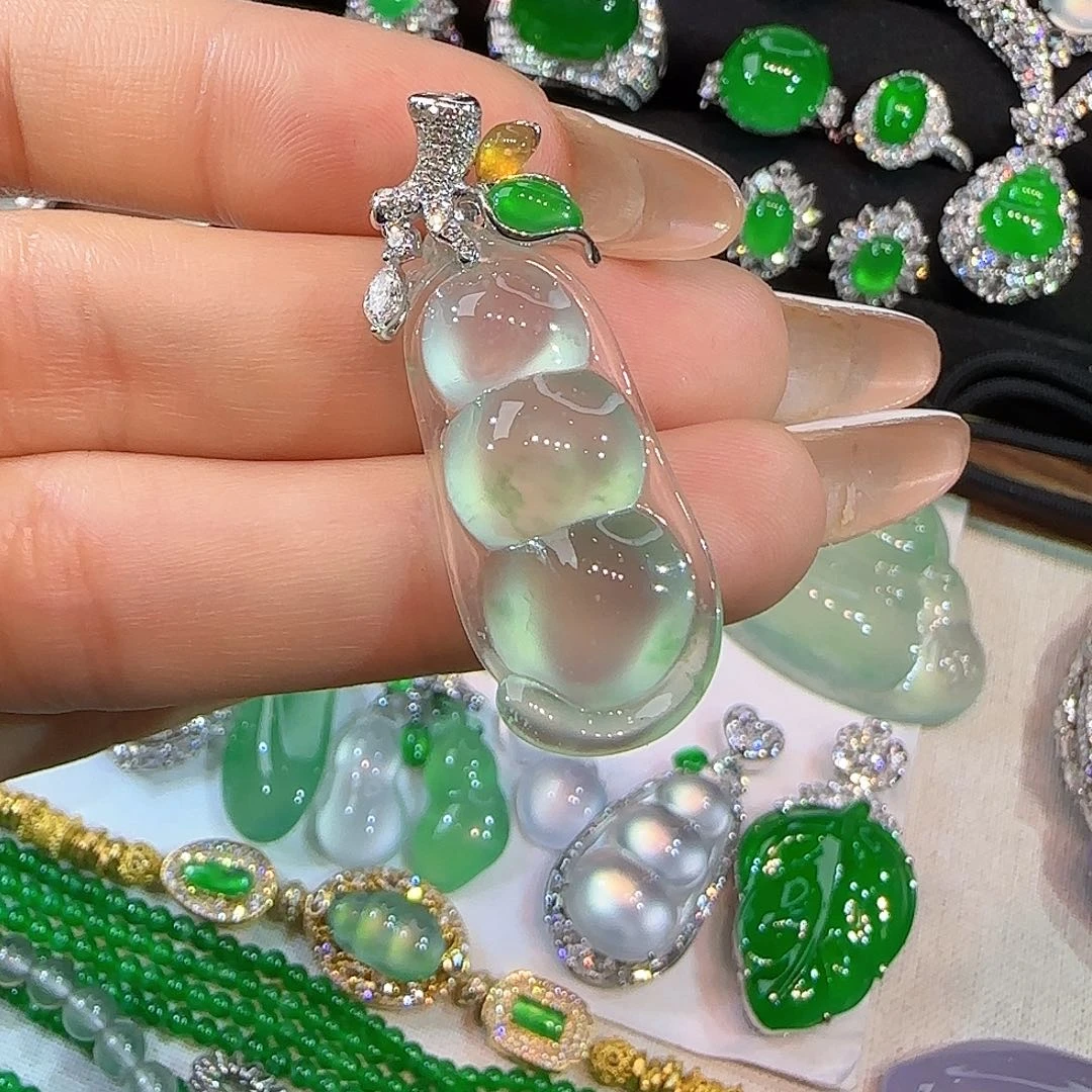 翡翠18K金镶嵌戒指