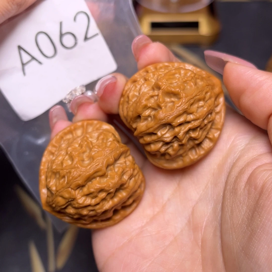 吊坠文玩核桃金牛40