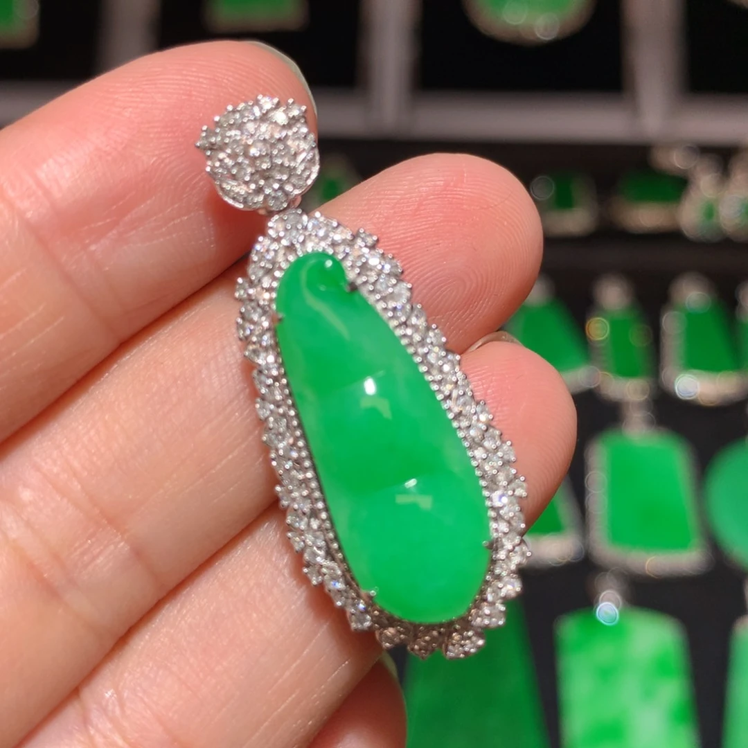 翡翠18K金镶嵌颈饰翡翠