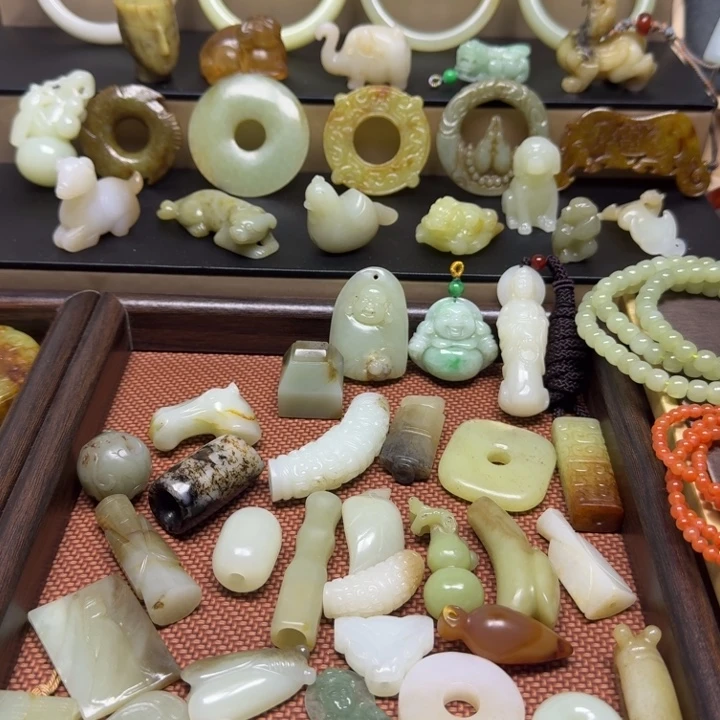 王***人和田玉未镶嵌手链