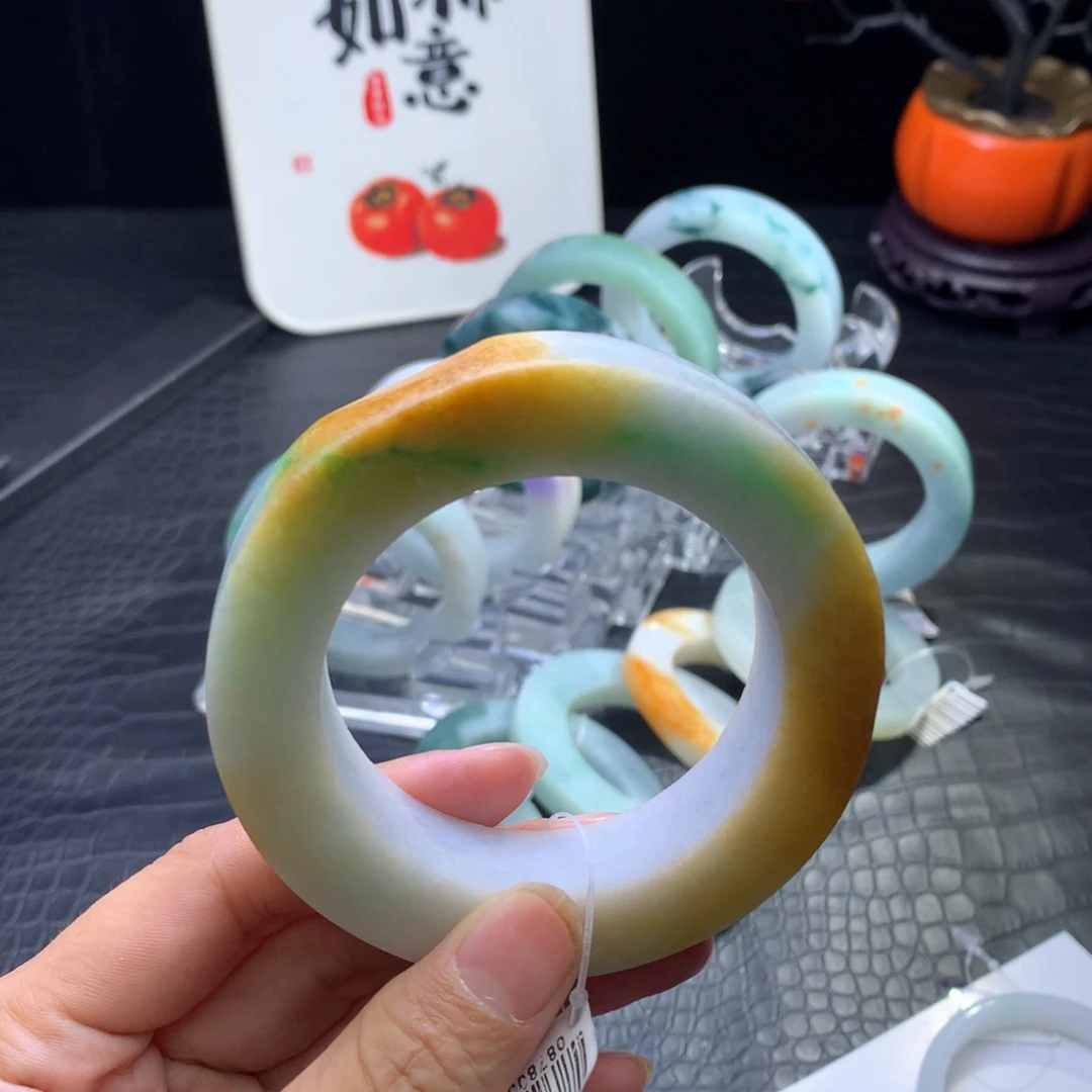 杨***兰定制翡翠贵妃56圈未镶嵌