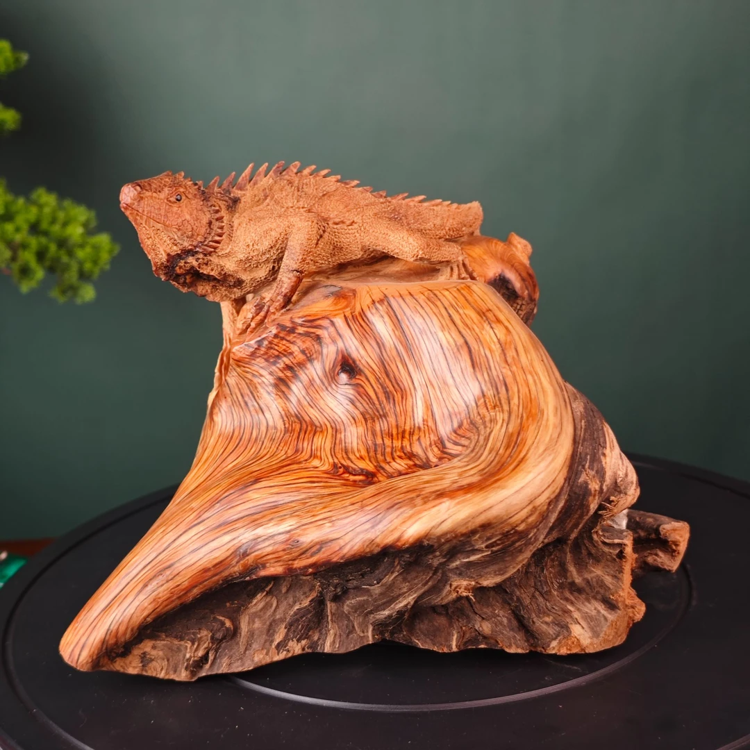 崖柏手雕摆件《蜥金千亿》