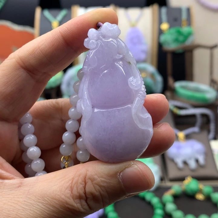 翡翠未镶嵌吊坠(赠链)