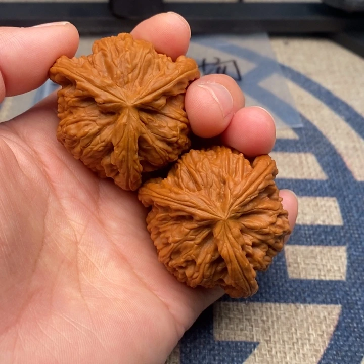 吊坠文玩核桃高****笑三棱