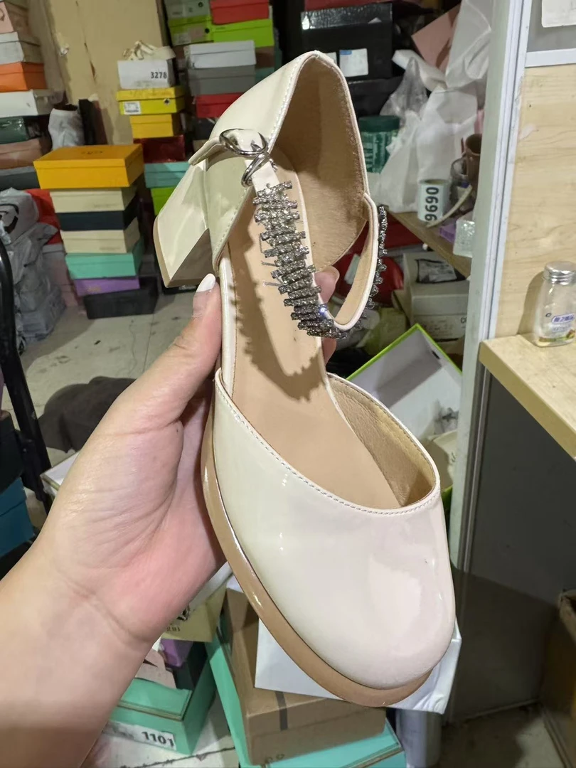 椰奶色新款百搭中空包头凉鞋9687