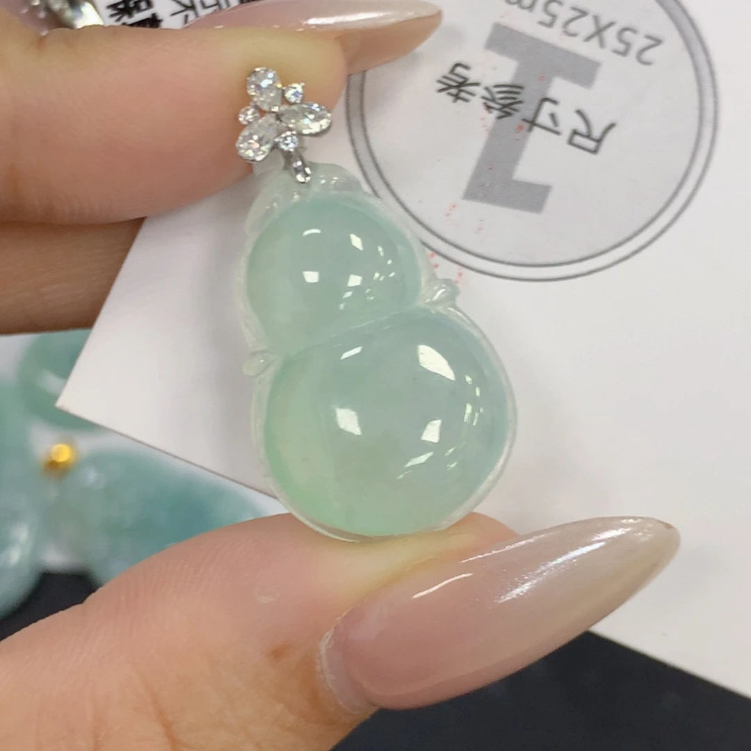 颈饰18K金镶嵌翡翠