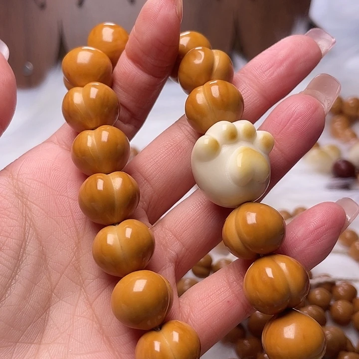 狗***扣猴头核桃吊坠16尺寸柯基屁桃