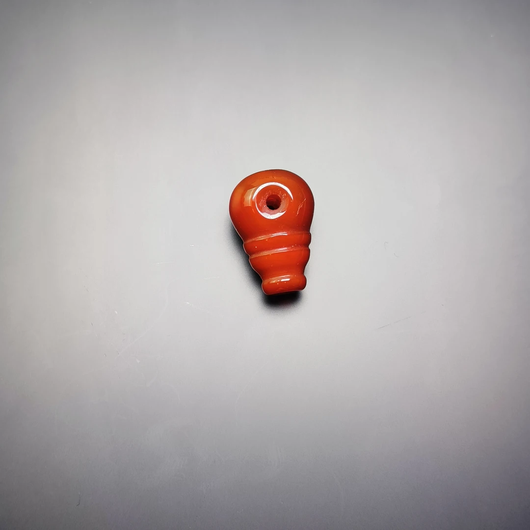 文玩旧藏天然玛瑙红色一体葫芦造型3通。颜色漂亮，孔道卡2