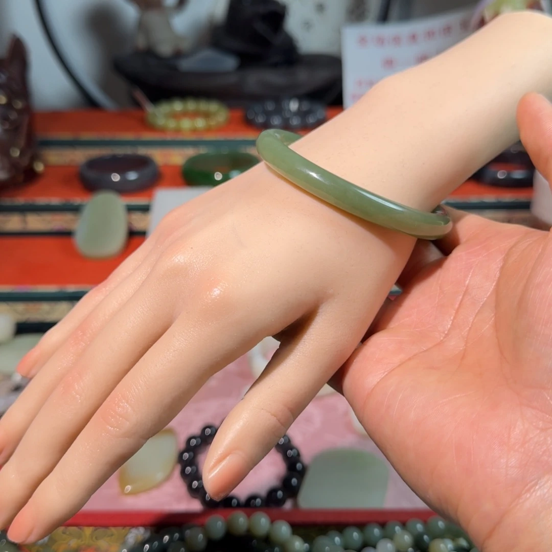 和田玉手串未镶嵌和田玉57.1肉底湖水绿