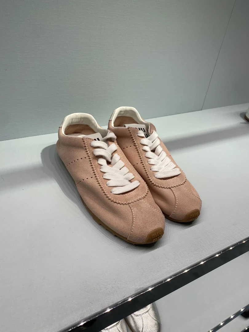 全新未使用 MIU MIU/缪缪 miumiu低帮休闲鞋 卡其色