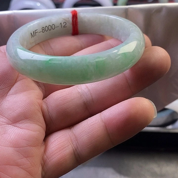 翡翠未镶嵌手镯6、正