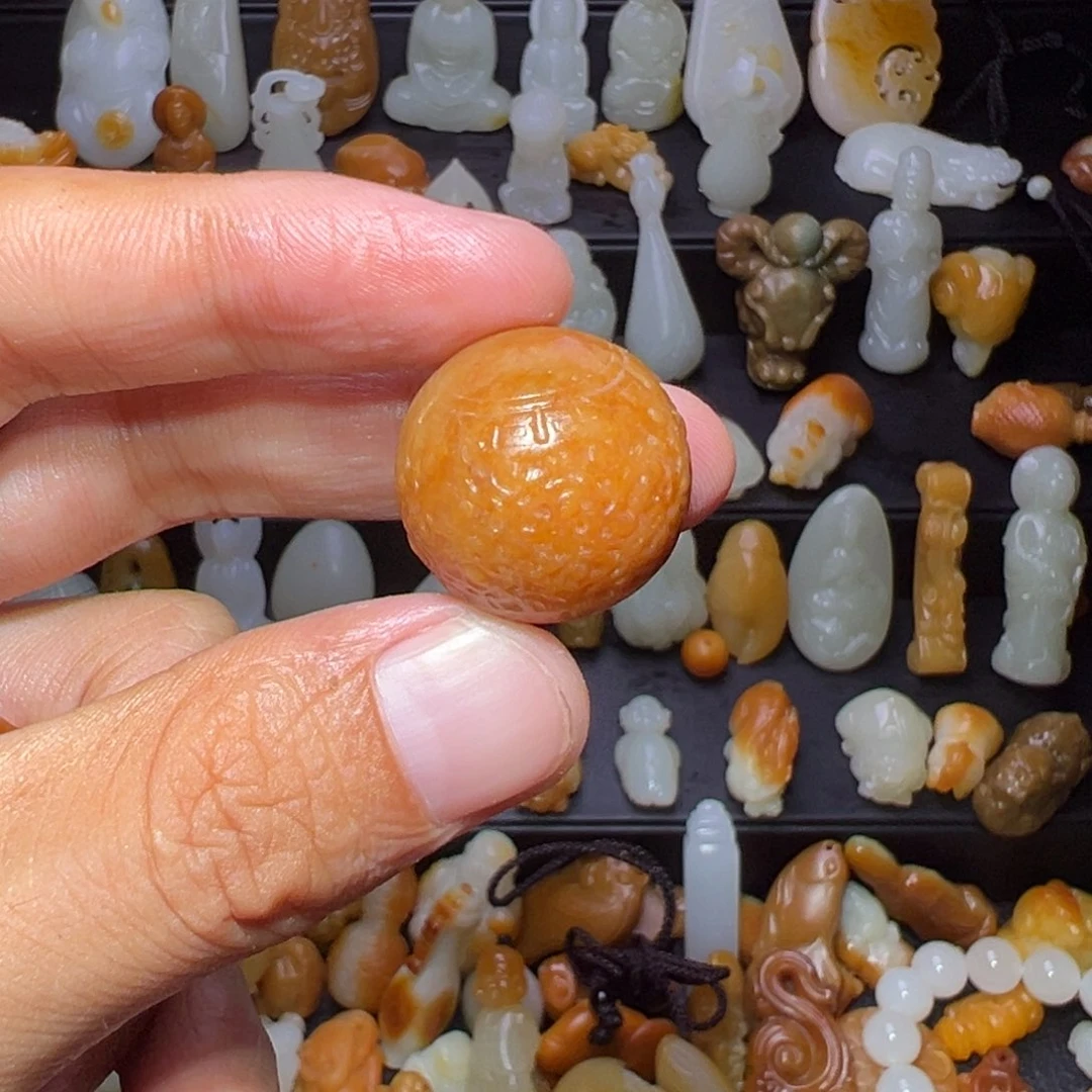 三***哥和田玉未镶嵌颈饰