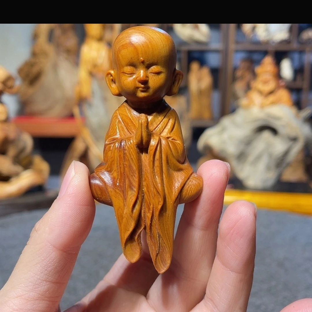 崖柏雕刻招财童子小沙弥茶道文玩桌面复古装饰品手工可爱创意
