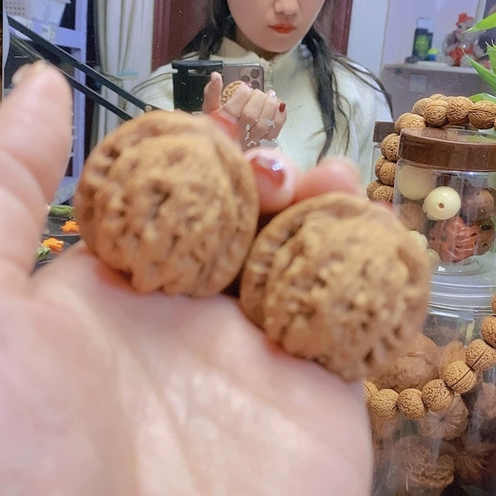 【闪购商品】文玩核桃把件39.5中桩虎头