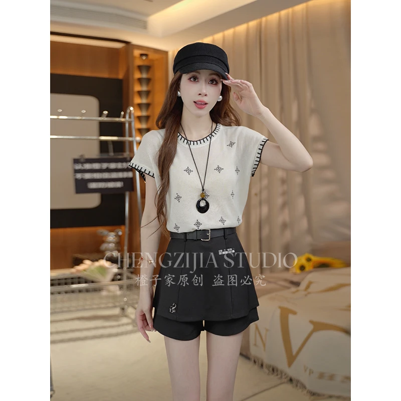 【裴诗婷】橙子·studio 【】TX00210刺绣雪花上衣