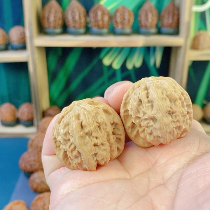 品***生文玩核桃吊坠031白狮子34尺