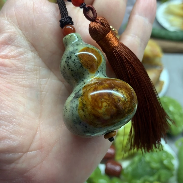 蛇纹石玉手把件未镶嵌掐*脖