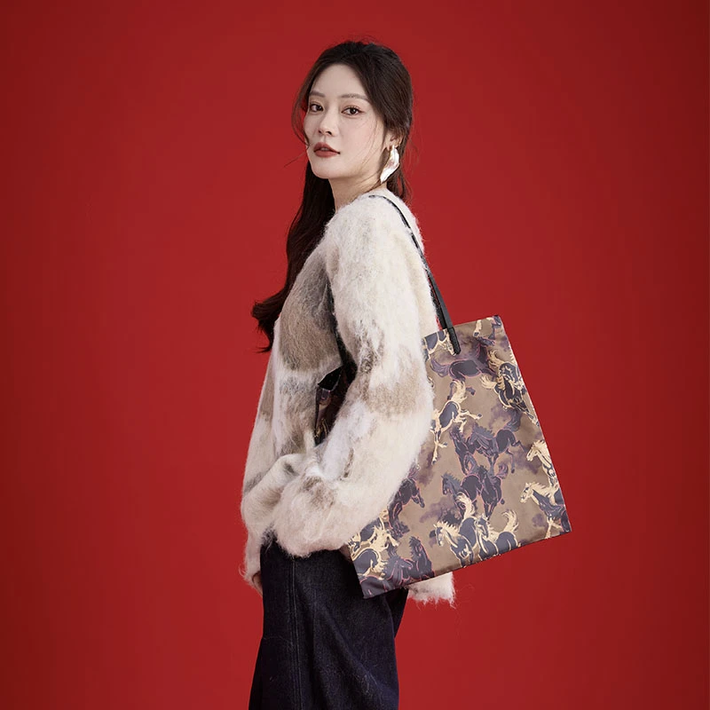 年衣童装大展鸿图锦绣提包