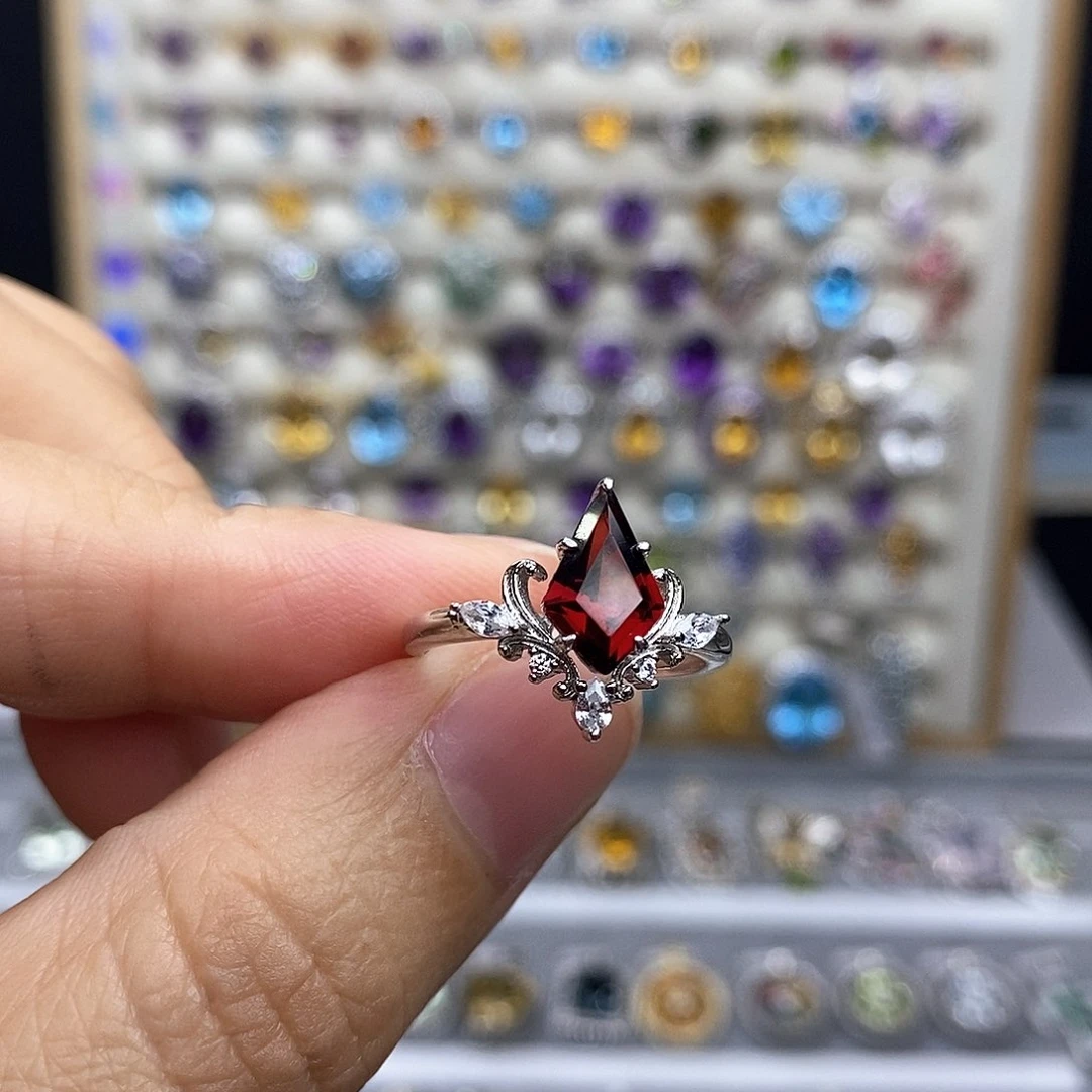 银S925镶嵌戒指石榴石不含证书