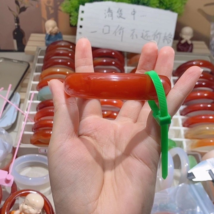 ᰔ***喵玛瑙/玉髓手镯未镶嵌62.5宽16.8厚8天然生长痕迹