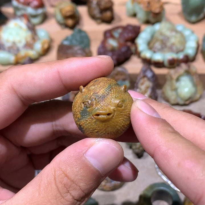 未镶嵌岫岩河磨玉（透闪石质玉）把件