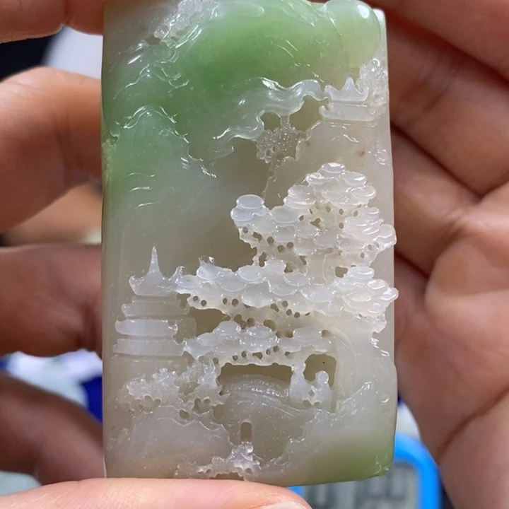 用***4和田玉未镶嵌颈饰