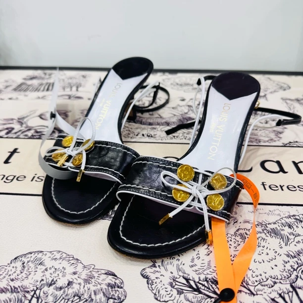 95新 LouisVuitton/路易威登 金属饰品拼色凉鞋36.5码ysc0577
